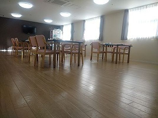 明るい空間の食堂