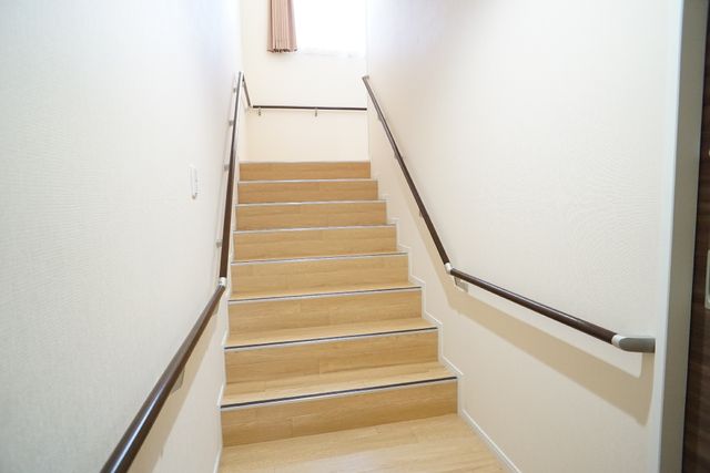 手すり付きの階段