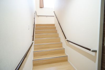 手すり付きの階段