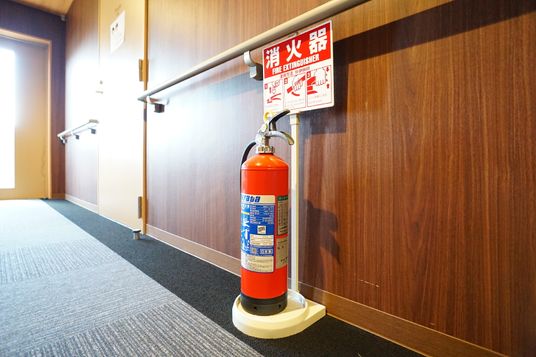 消火器が設置された廊下