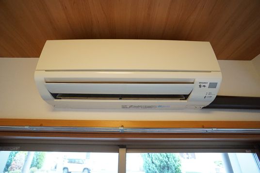壁掛け型エアコン