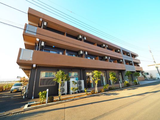 モダンな建物の外観