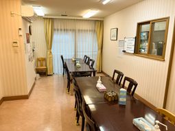 ダイニングでのお仕事