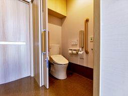 清潔なトイレの室内