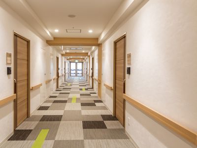 明るく清潔な廊下の風景