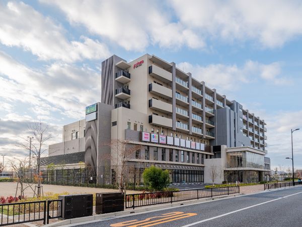モダンな建物の外観