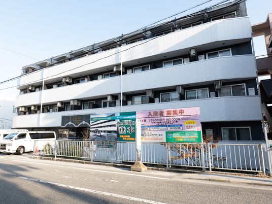 多階層の建物外観