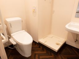 清潔なトイレと洗面所