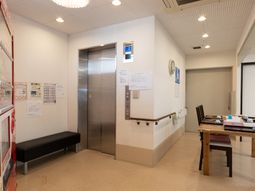 エレベーター周辺の清潔な空間