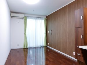 シンプルな洋室の様子