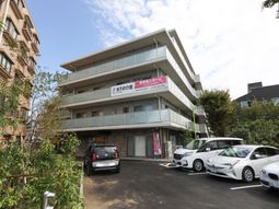 現代的な建物の外観