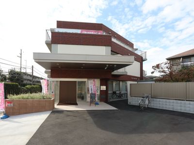 赤レンガのモダンな外観