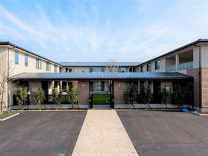  広々とした施設の外観  