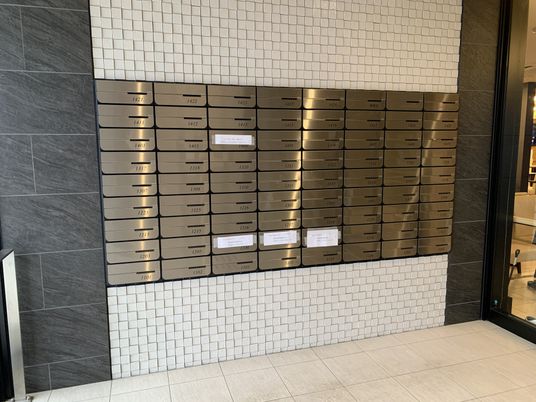 宅配ボックスが整然と設置