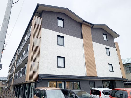 ゆったりとした建物の外観