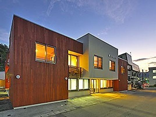 現代的な建物の外観