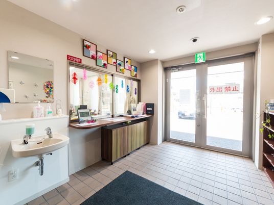 エントランスの明るい空間