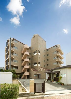 多階層建築の外観