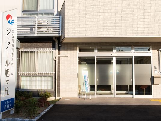 清潔なエントランス外観