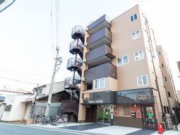 現代的な建物の外観