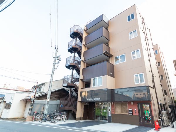 現代的な建物の外観