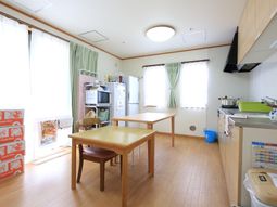 ケアハウスのキッチン風景