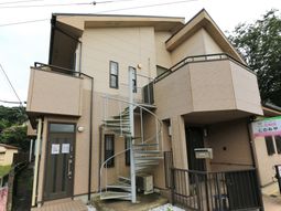 きれいな多階建ての外観