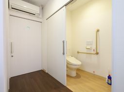 バリアフリーなトイレ空間