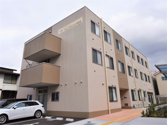 モダンな建物の外観