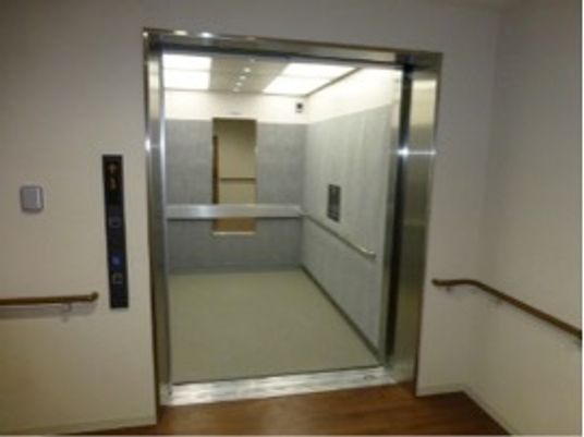 広々としたエレベーターホール