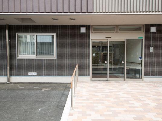 清潔なエントランス外観
