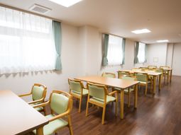 明るい食堂の様子