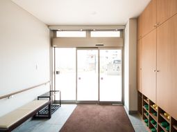 入口および靴置き場の空間