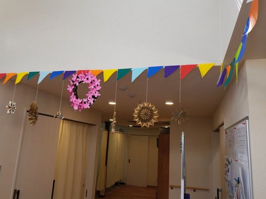 飾り付けられた廊下