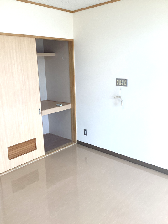 清潔で広々居室入口