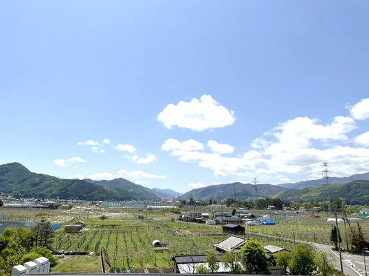 広々とした景色のバルコニー