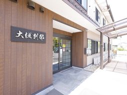 エントランスの明るい施設