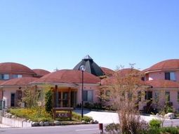 丸い屋根の明るい施設