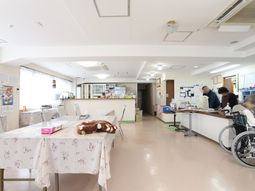 広々としたダイニングスペース
