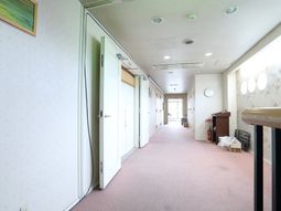 廊下の明るい雰囲気