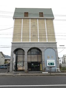 建物の正面外観