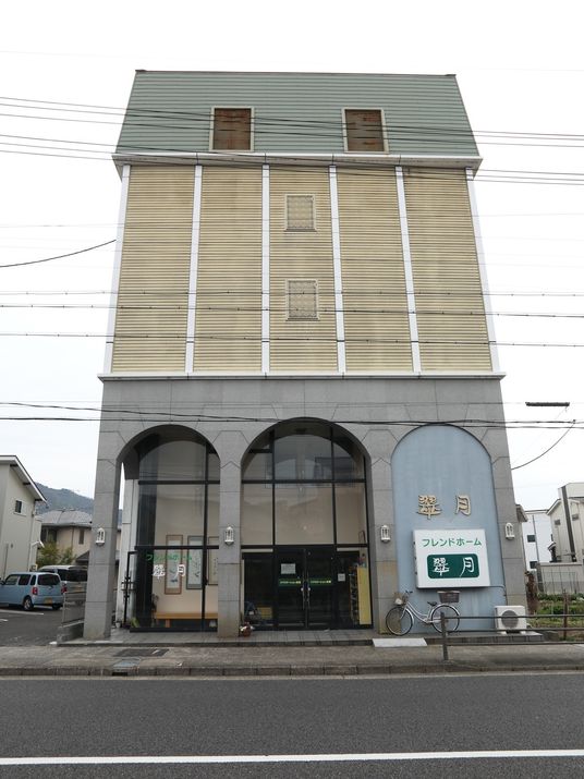 建物の正面外観