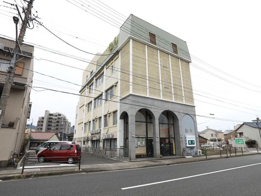 都市型建物の外観