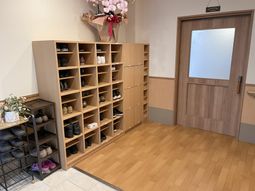 温かみのある玄関エリア