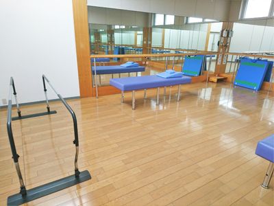 リハビリ室の広々空間