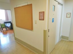 廊下と居室の一角