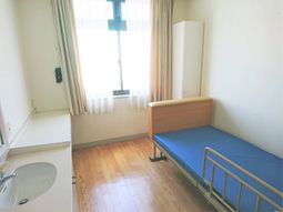 明るい個室の居室