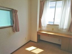 空間に溢れる自然光の居室