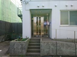 清潔感あるエントランス