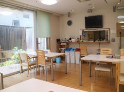 明るい食堂の様子